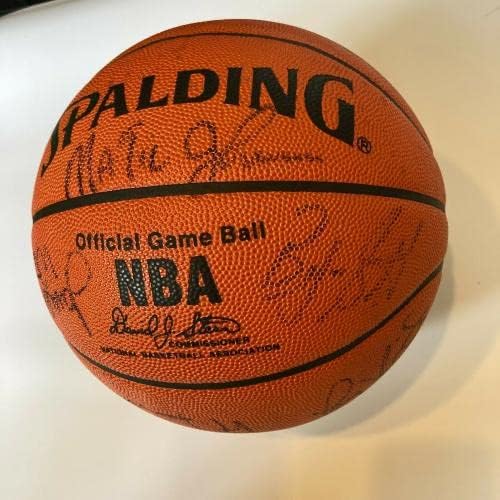 1989-90 Отборът на Лос Анджелис Лейкърс Подписа договор с Сполдингом на игра на баскетбол в НБА с помощта на